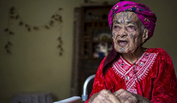 Beauty and pain of Algeria&#039;s tattooed old ladies