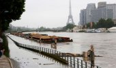 Seine at 30-year high as galleries close