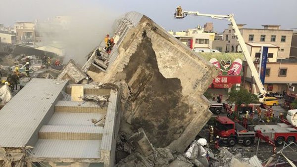 Deadly quake fells buildings in Taiwan
