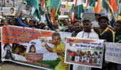Fans take to streets urging Dhoni to return