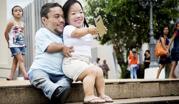 World&#039;s shortest couple reveal their normal life