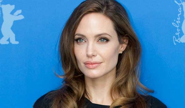 Angelina not to give up acting