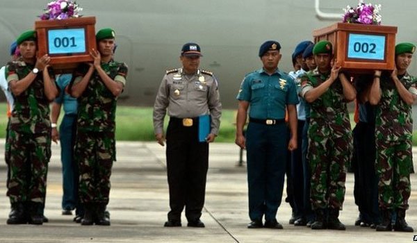 AirAsia QZ8501: First bodies returned to airport