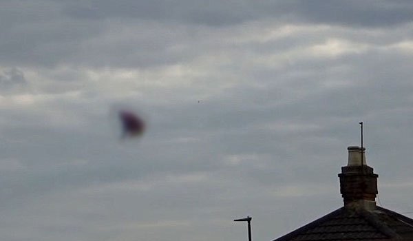 Footage of UFO seen in Britain (video)