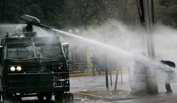 Police fire water cannons at FSP protest
