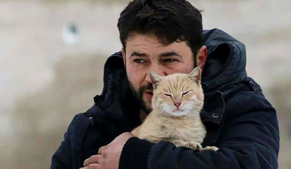 Cat man of Aleppo (Video)