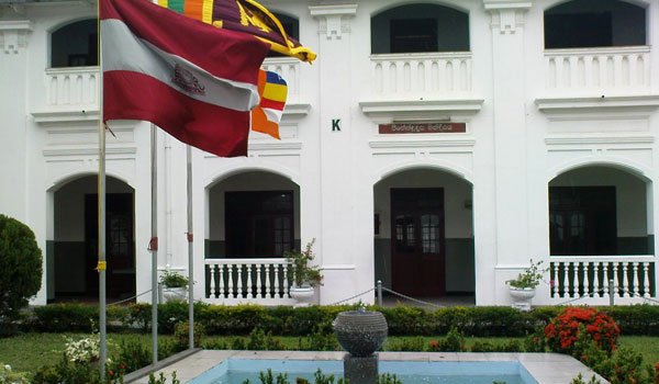 Nalanda student comes first in O/L