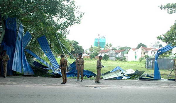 Police harbour thugs occupying Barnes Place CMC land!