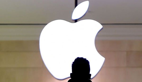 Judge backs Apple in new access fight
