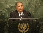 Asylum seekers at Nauru detention centre to come and go as they please