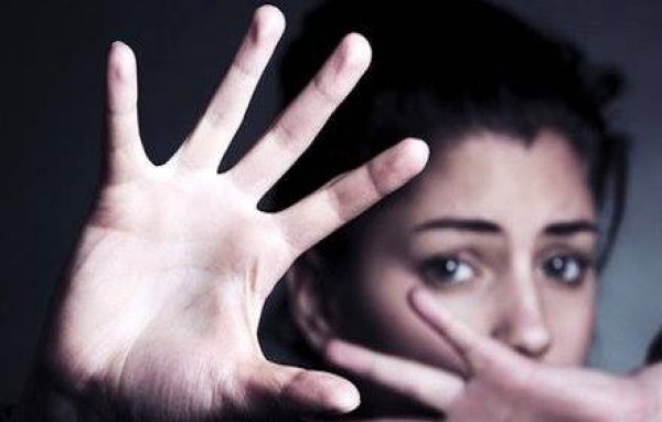 Principal sexually abuses 4 teens
