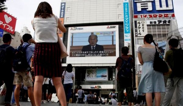 Japan&#039;s Emperor Akihito hints at wish to abdicate