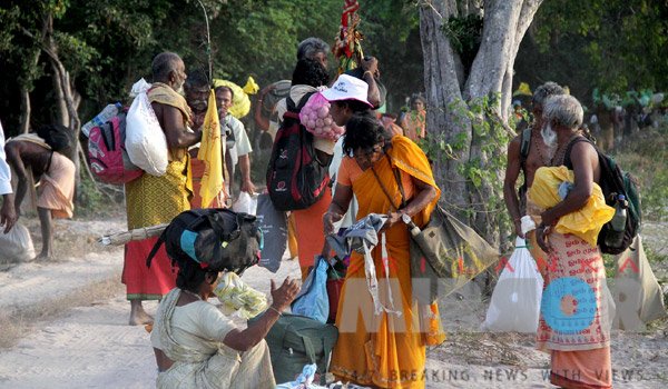 March to Kataragama to seek god’s blessings (pictures)