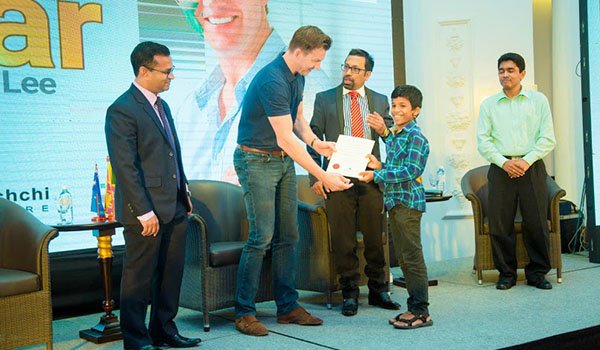 Brett Lee joins Wickramarachchi Opticians &amp; Hearing Aids 40th anniversary