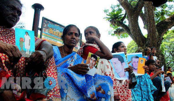 Relatives of disappeared individuals stages protest