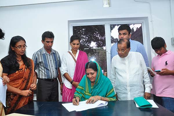 Muzammil&#039;s wife to contest Gen. election from UNP