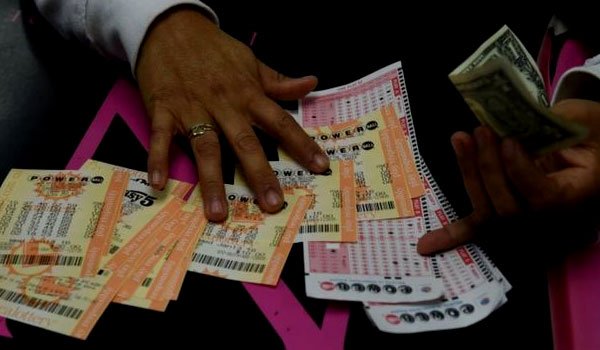 3 tickets win $1.5bn US lottery