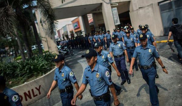 Nose-picking ban for Philippines police