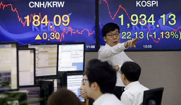 Stock markets fall sharply on growth fears