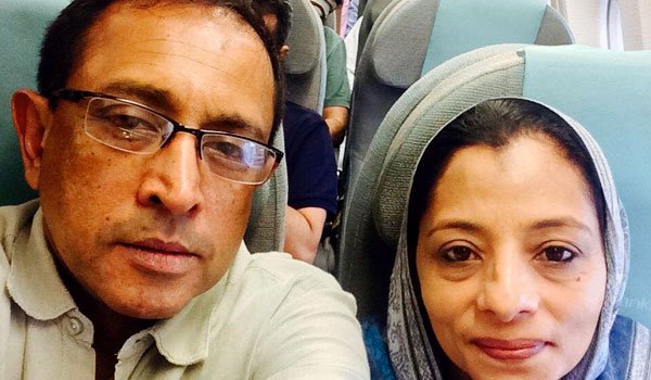 Minister travels with wife in economy class