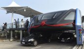 China&#039;s &#039;straddling bus&#039; hits the road (Video)