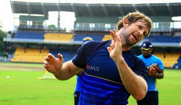 Jonty shows his fielding prowess