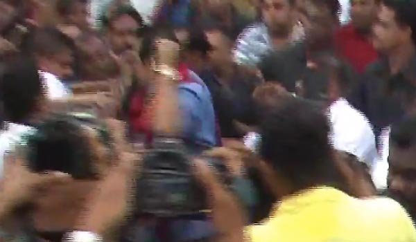 Int’l media attention to Mahinda attack video (video)