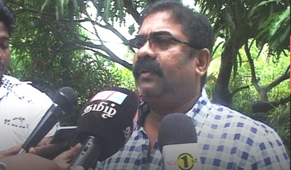 ‘Police rob political prisoner’