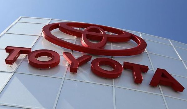 Toyota recalls half million US cars over faulty airbags