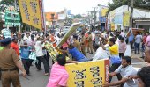 Wimal&#039;s stone hurling supporters (Pics)