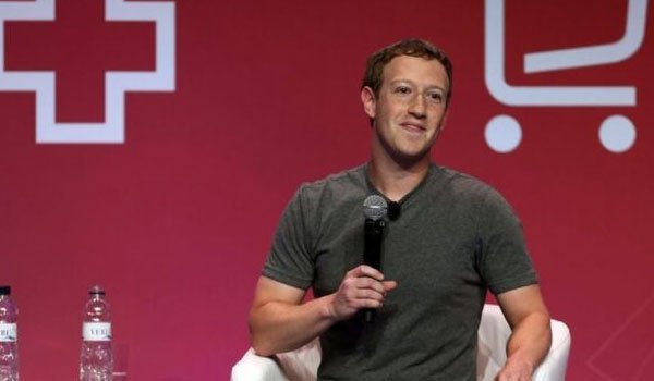 Zuckerberg backs Apple in its FBI fight