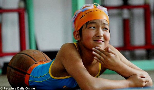 China&#039;s &#039;Basketball Girl&#039; becomes champion swimmer
