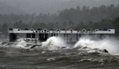 Typhoon Hagupit sweeps across Philippines