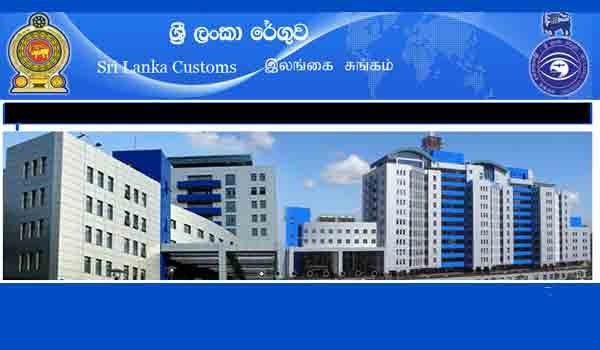 Secretary accused of customs manipulation