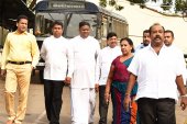 Mahinda, deputy ministers in discussion at prison