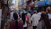 Madman becomes public nuisance in Pettah