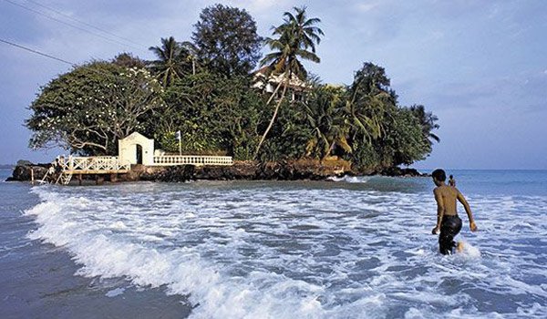 Taprobane Island is shaped like Sri Lanka. In fact, Taprobane is the original Greek name for Ceylon
