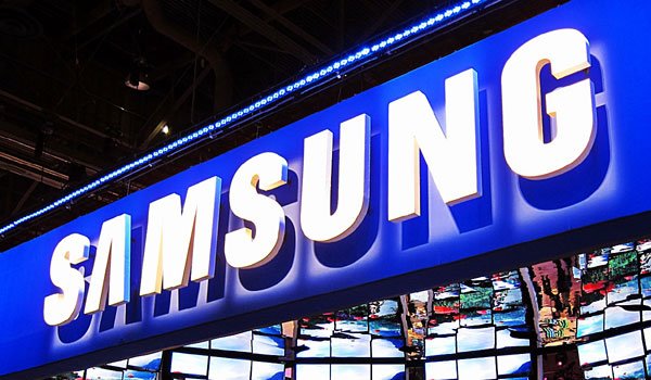 Slowing smartphone sales hit Samsung profits