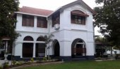 Mahinda goes to live at Maithri’s former residence (pics)