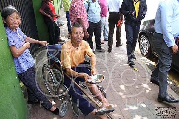 Chinese professional beggars in Colombo city