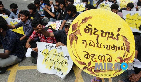 Traffic in Town Hall as undergrads protest (Pics)