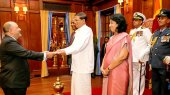 U.S. ambassador presents credentials
