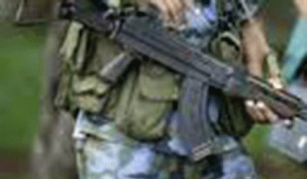 SIS officer nabbed at Mahinda’s office