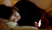This is what happens to your brain and body when you check your phone before bed
