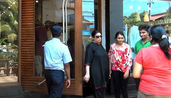 4 arrested after Smriti finds ‘peeping cam’ in clothing store