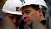 Oil price briefly falls below $30 a barrel