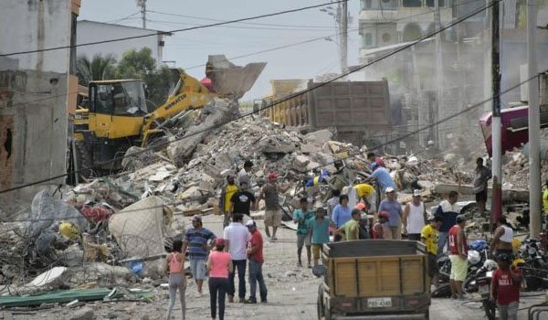 Ecuador quake: Death toll rises to 413