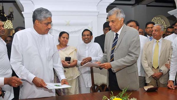 Fonseka to ally with Ranil today